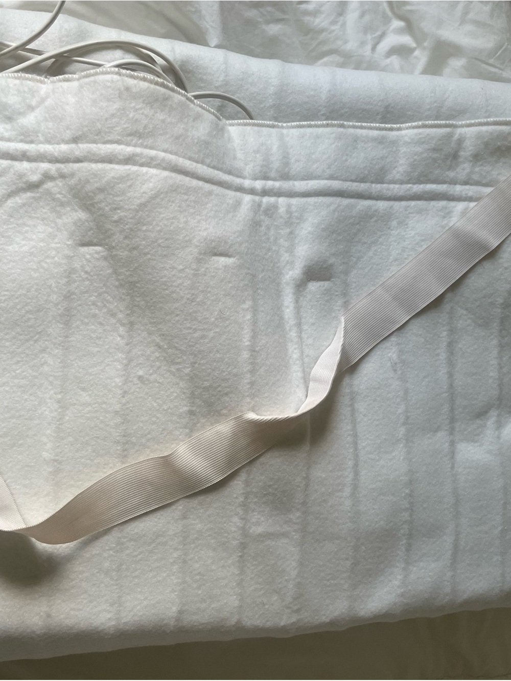 White Quilted Electric Mattress Pad with Elastic Strap